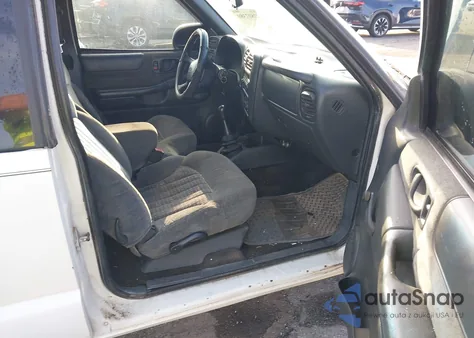 2001 Chevrolet S-10 Ls z USA, uszkodzony, nr VIN 1GCCS195018252152